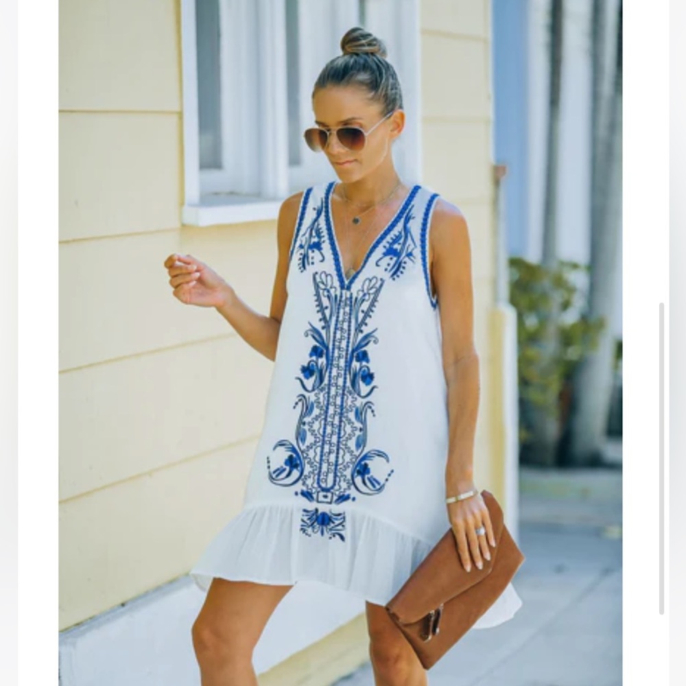 Vici path to paradise embroidered shift dress, size Medium